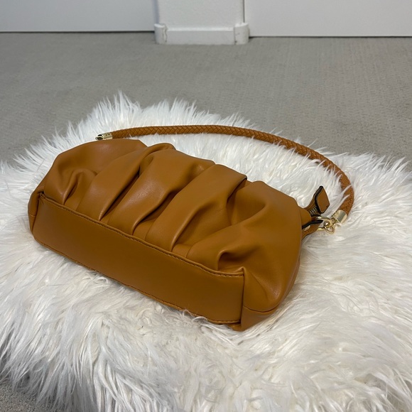 Caramel Shoulder Bag Clutch 🤎 - Picture 3 of 5